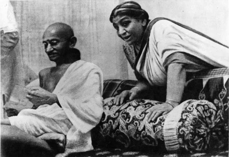 Mahatma Gandhi and Sarojini Naidu at 1942 AICC Session