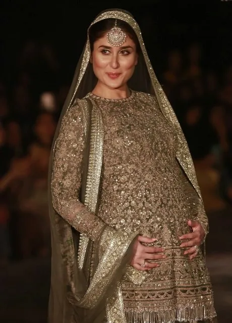 Kareena Kapoor walks the ramp