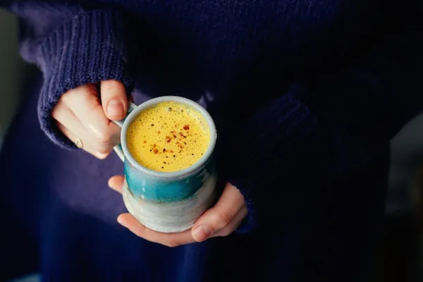 6 Reasons Why Turmeric Milk Is A Super Potion - SheThePeople TV