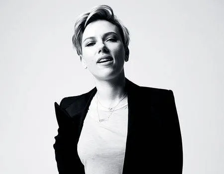 Scarlett Johansson dedicates award