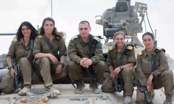 women tank commanders