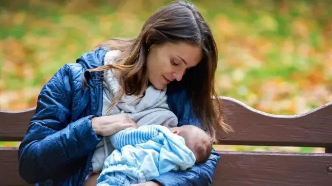 breastfeeding during COVID-19 ,baby feeding, Judge Removes Breastfeeding Mother
