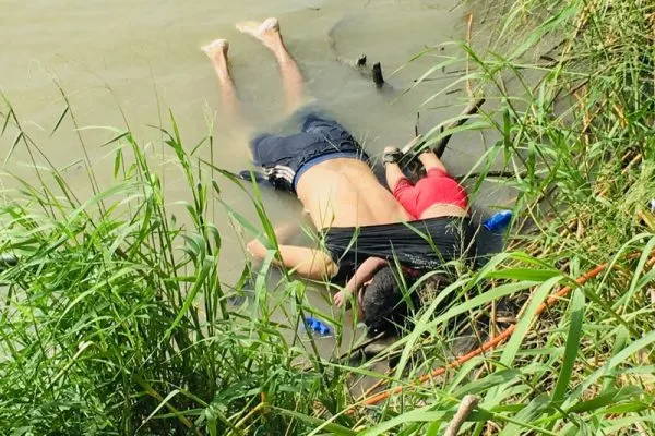 father daughter drown border