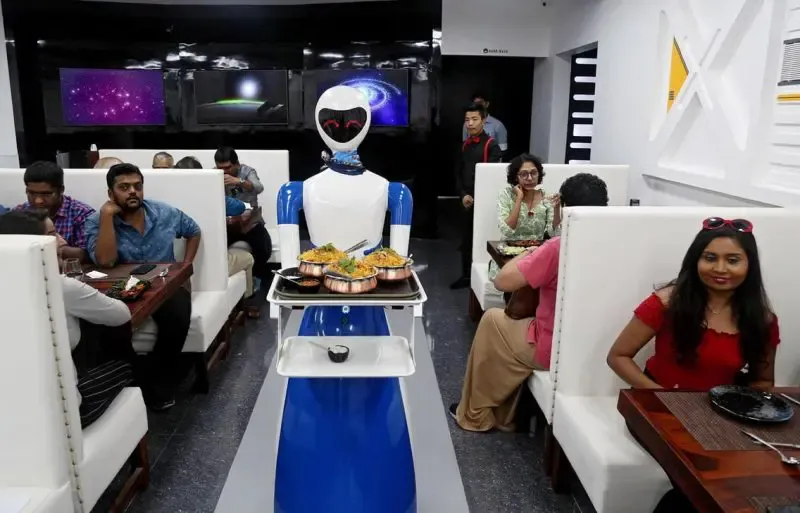 robots serve food