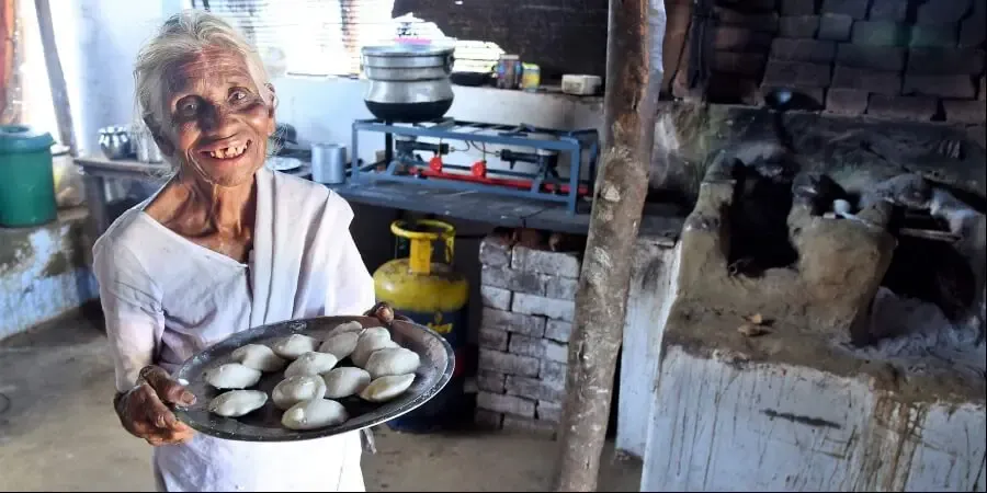 idli amma Kamalathal, 80-Year-Old Woman Selling One Rupee Idli, Tamil Nadu Idli Pati