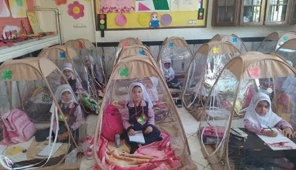 Iran Reopens Schools
