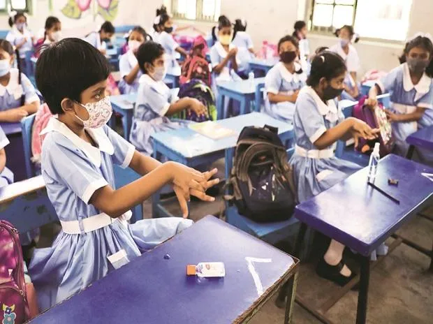 Omicron cases rise Maharashtra, COVID-19 school reopening