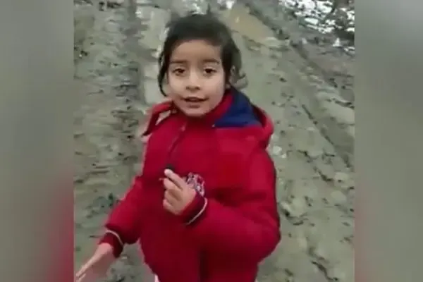 kashmiri girl who turned reporter, Kashmiri girl viral video, Little Girl Turns Reporter In Kashmir