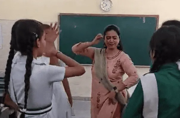 delhi school teacher dance