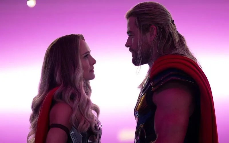 thor kiss scene , female superheroes, Thor: Love and Thunder kiss scene