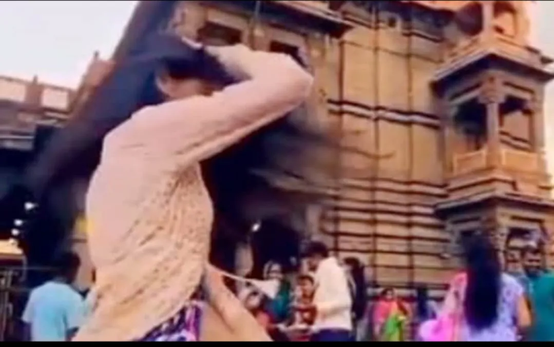 MP Girl Viral Video In Ujjain Temple