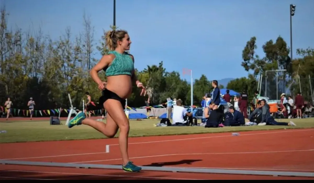 Pregnant Woman Runs Mile